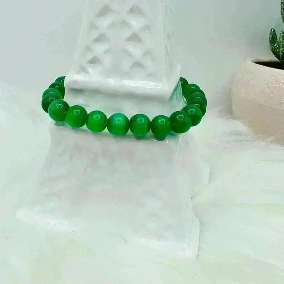 Vibrant Green Fashion Statement Bracelet - Picture 4 of 6